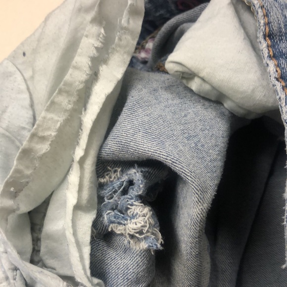 Distressed Jean Shorts Size 9/10 - Picture 9 of 10